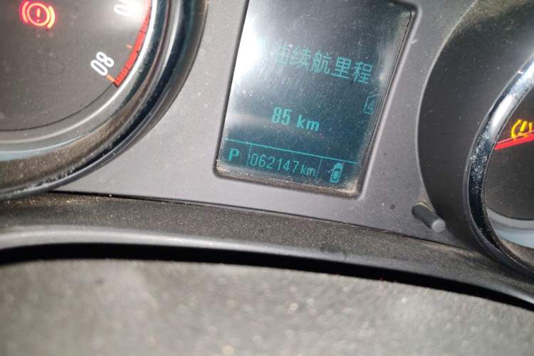 Used Buick Regal 2015 1.6T Leading Technology Model Odometer Close Up