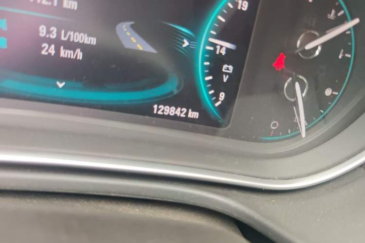 Used Buick Regal 2015 1.6T Elite Tech Model Odometer Close Up