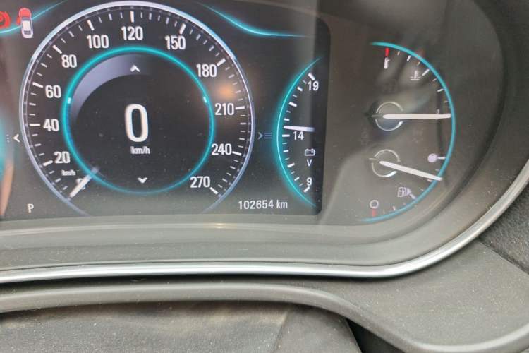 Used Buick Regal 2015 1.6T Elite Tech Model Odometer Close Up