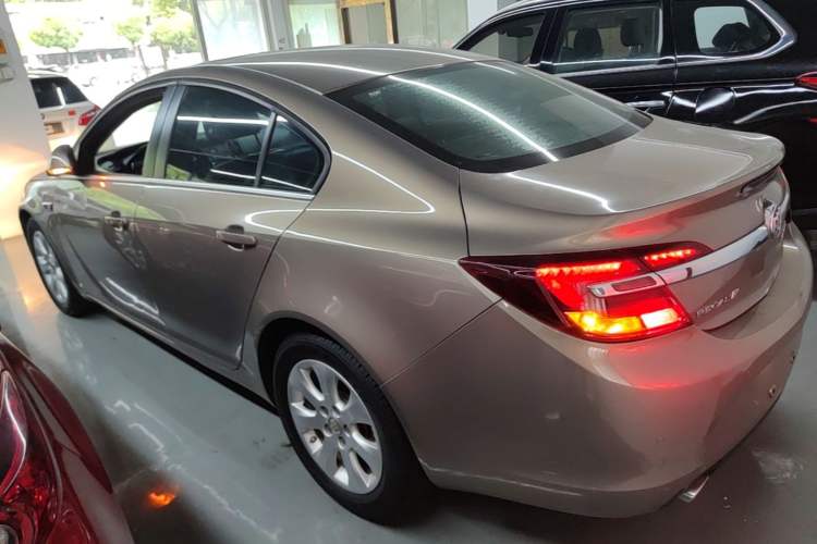 Used Buick Regal 2015 1.6T Leading Technology Model Rear Left 45 Deg