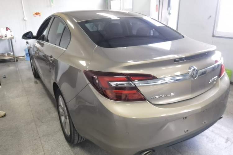 Used Buick Regal 2015 1.6T Leading Technology Model Rear Left 45 Deg