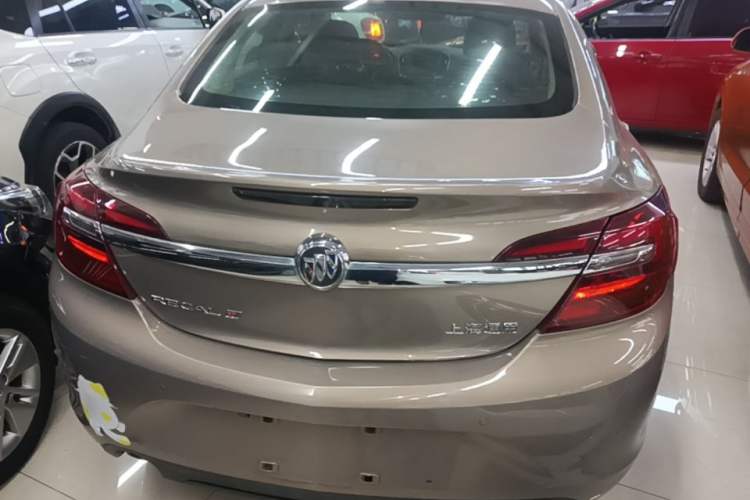 Used Buick Regal 2015 1.6T Leading Technology Model Rear Right 45 Deg