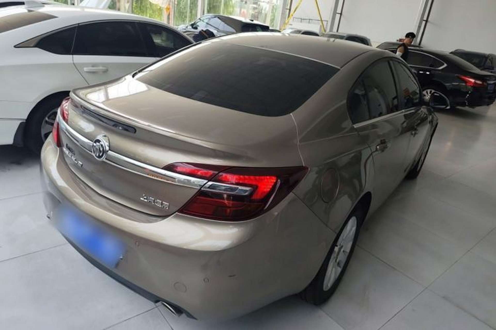Used Buick Regal 2015 1.6T Leading Technology Model Rear Right 45 Deg