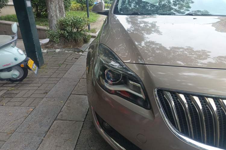 Used Buick Regal 2015 1.6T Leading Technology Model Right Front Headlight