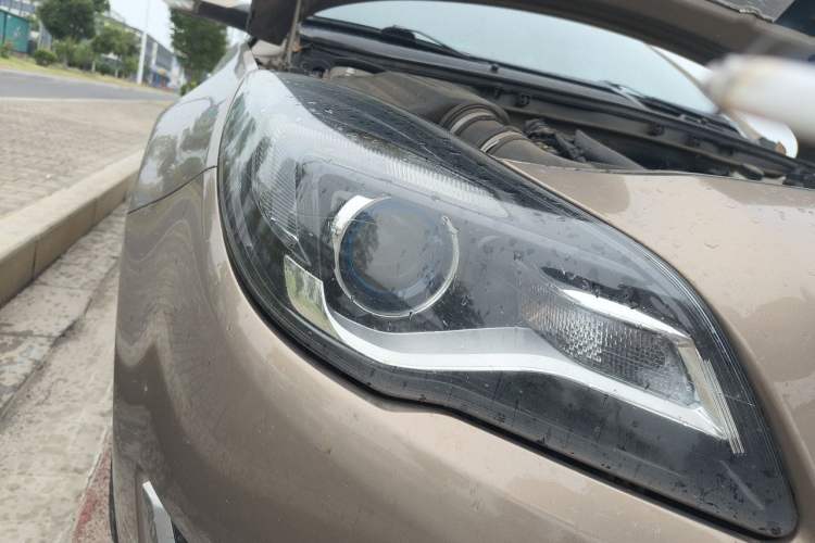 Used Buick Regal 2015 1.6T Elite Tech Model Right Front Headlight