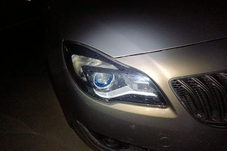 Used Buick Regal 2015 1.6T Elite Tech Model Right Front Headlight