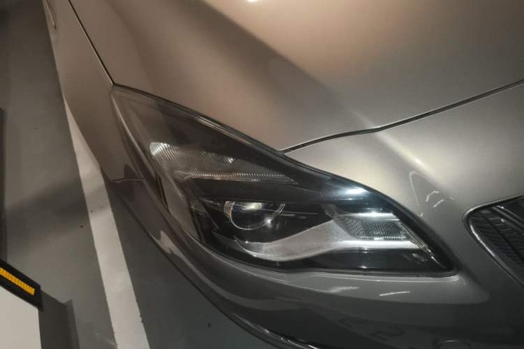 Used Buick Regal 2015 1.6T Elite Tech Model Right Front Headlight