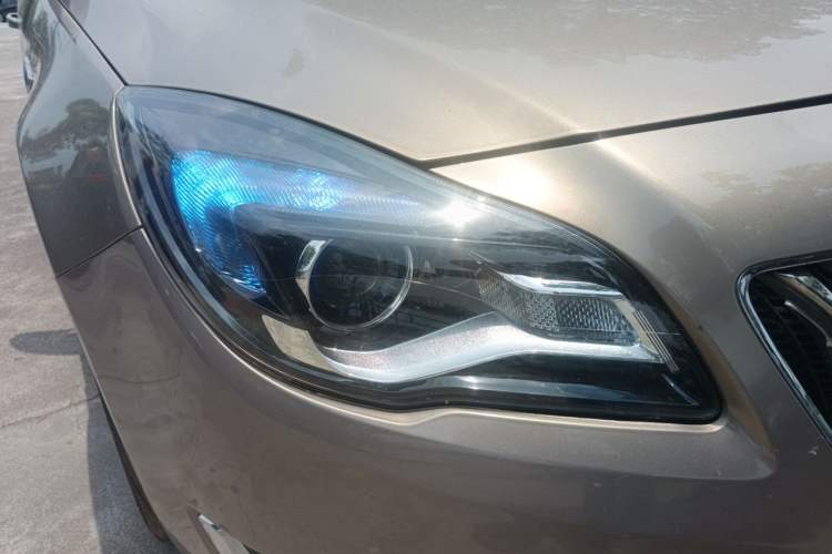 Used Buick Regal 2015 1.6T Elite Tech Model Right Front Headlight