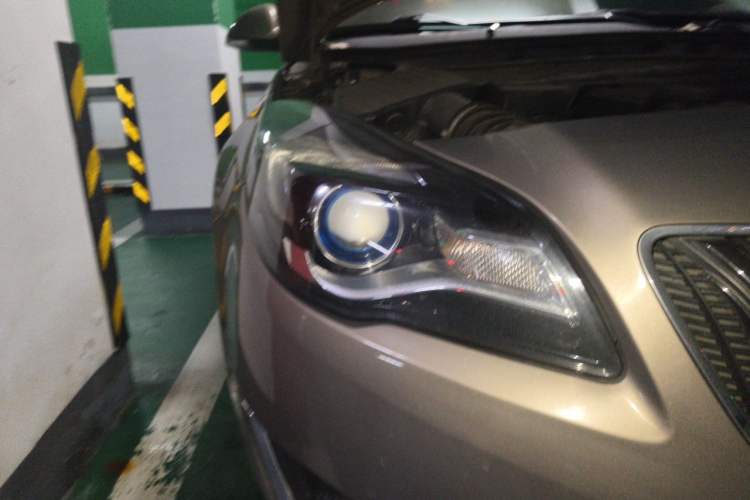 Used Buick Regal 2015 2.0L Leading Fashion Edition Right Front Headlight