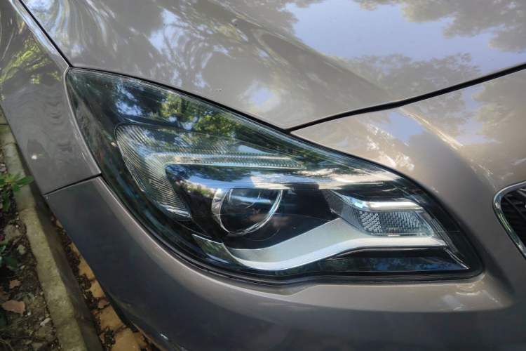 Used Buick Regal 2015 1.6T Leading Technology Model Right Front Headlight