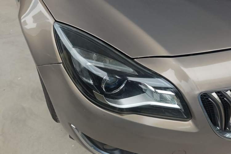Used Buick Regal 2015 2.0L Leading Fashion Edition Right Front Headlight