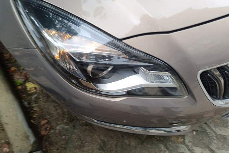 Used Buick Regal 2015 1.6T Leading Technology Model Right Front Headlight