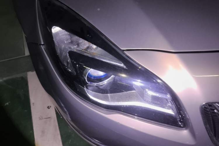 Used Buick Regal 2015 1.6T Leading Technology Model Right Front Headlight