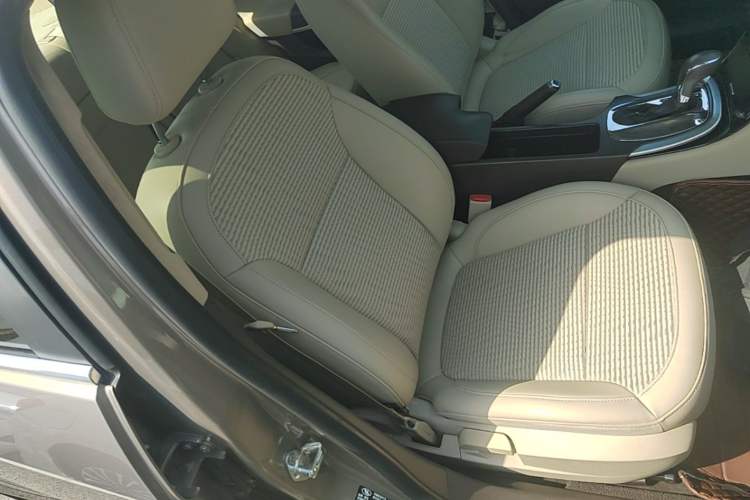 Used Buick Regal 2015 2.0L Leading Fashion Edition Right Front Seat