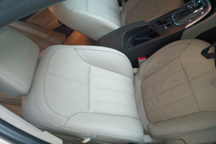 Used Buick Regal 2015 2.0L Elite Fashion Edition Right Front Seat