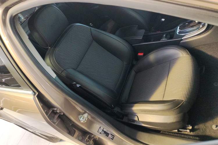 Used Buick Regal 2015 1.6T Leading Technology Model Right Front Seat
