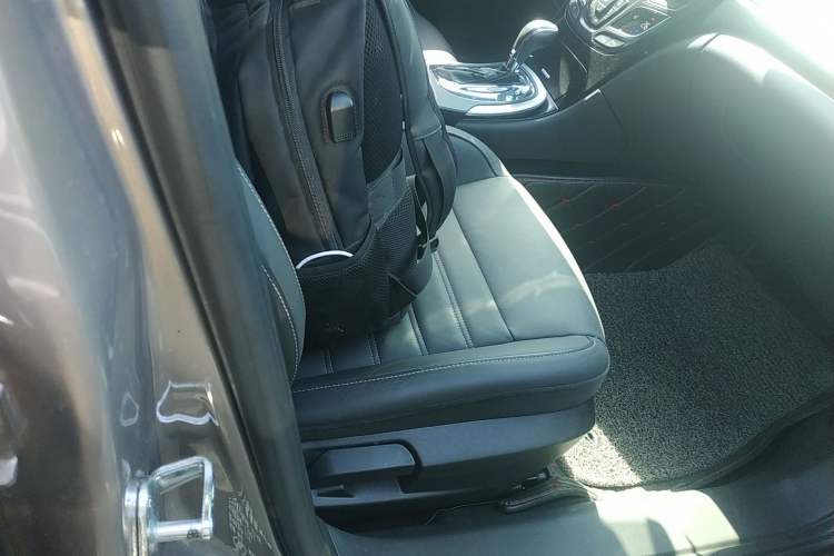 Used Buick Regal 2015 1.6T Fashion Tech Model Right Front Seat