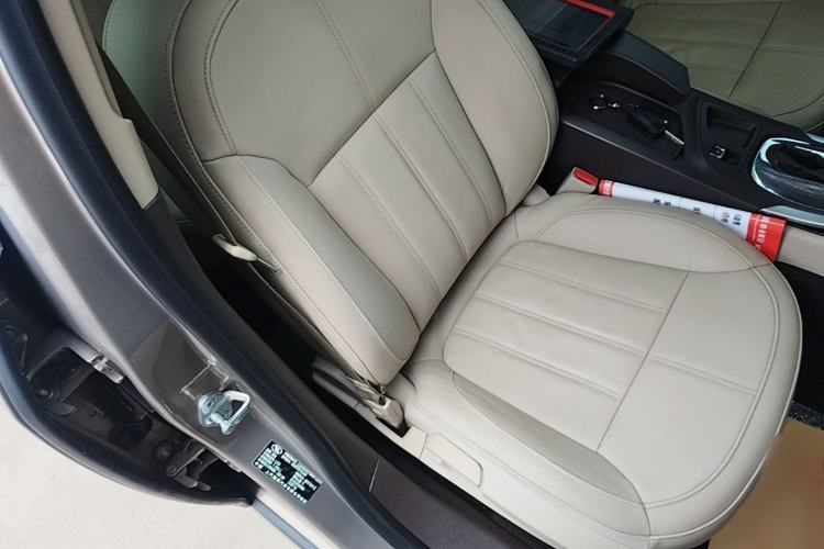 Used Buick Regal 2015 2.0L Elite Fashion Edition Right Front Seat