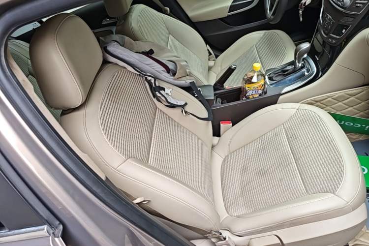 Used Buick Regal 2015 2.0L Leading Fashion Edition Right Front Seat
