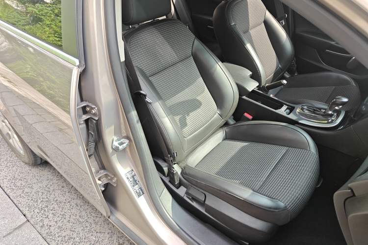 Used Buick Regal 2015 1.6T Leading Technology Model Right Front Seat