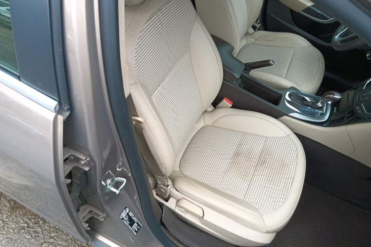 Used Buick Regal 2015 2.0L Leading Fashion Edition Right Front Seat