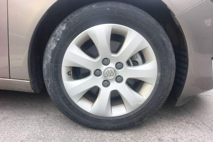 Used Buick Regal 2015 1.6T Leading Technology Model Right Front Wheel Hub