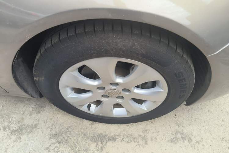 Used Buick Regal 2015 1.6T Leading Technology Model Right Front Wheel Hub