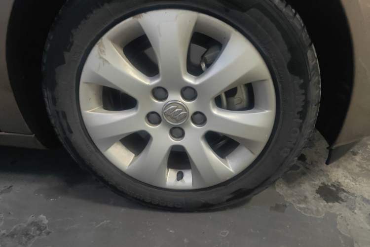 Used Buick Regal 2015 1.6T Leading Technology Model Right Front Wheel Hub