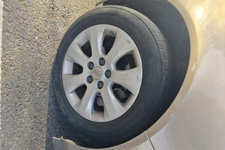 Used Buick Regal 2015 2.0L Leading Fashion Edition Right Front Wheel Hub