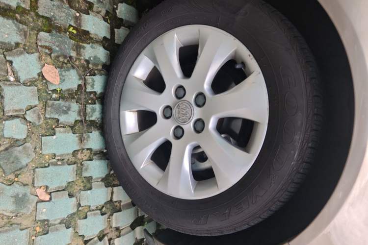 Used Buick Regal 2015 2.0L Elite Fashion Edition Right Front Wheel Hub