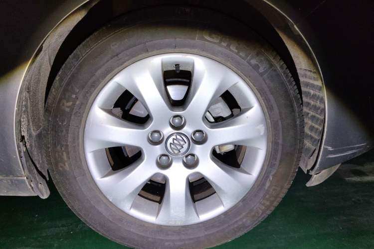 Used Buick Regal 2015 2.0L Leading Fashion Edition Right Front Wheel Hub