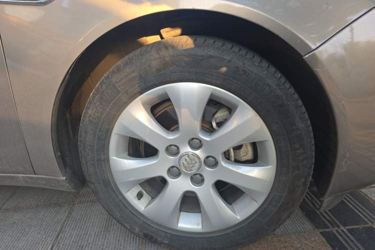 Used Buick Regal 2015 1.6T Elite Tech Model Right Front Wheel Hub