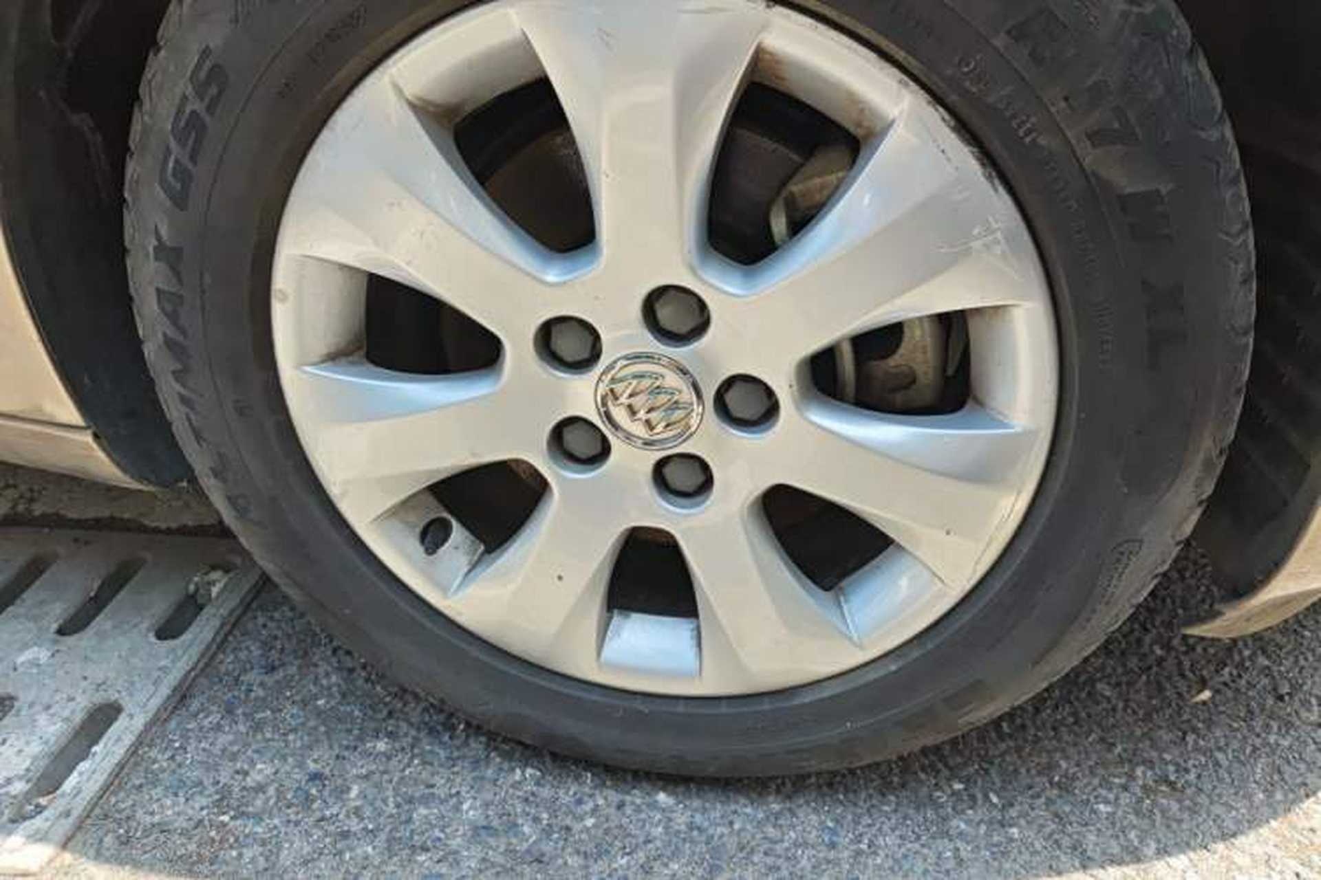 Used Buick Regal 2015 1.6T Elite Tech Model Right Front Wheel Hub