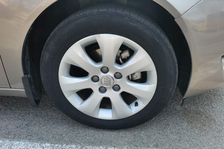 Used Buick Regal 2015 2.0L Leading Fashion Edition Right Front Wheel Hub