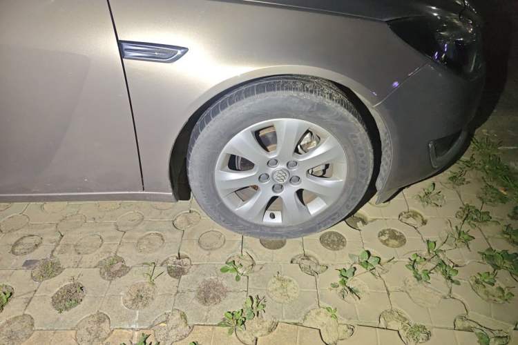 Used Buick Regal 2015 2.0L Leading Fashion Edition Right Front Wheel Hub