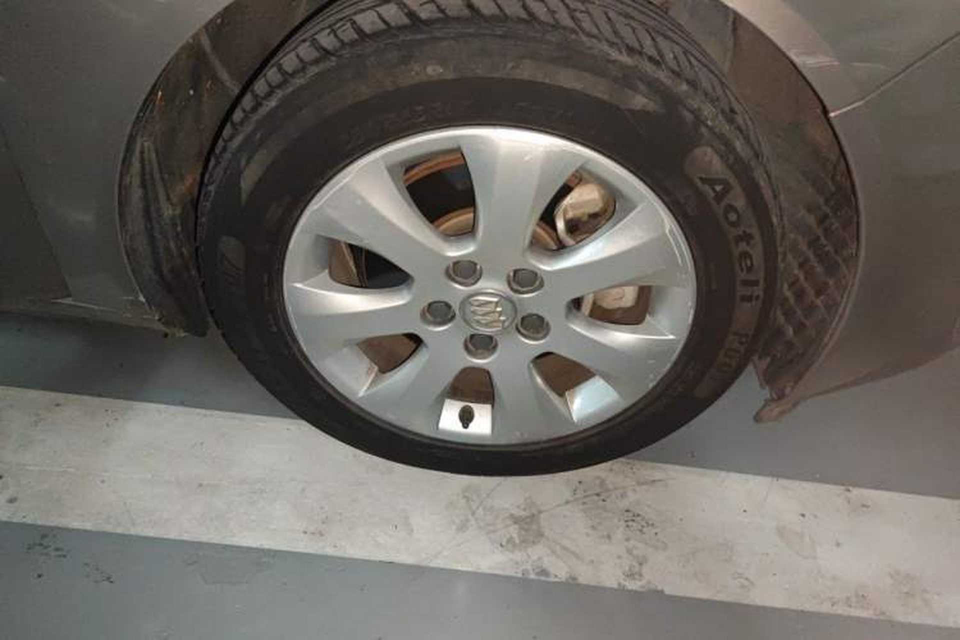 Used Buick Regal 2015 1.6T Leading Technology Model Right Front Wheel Hub