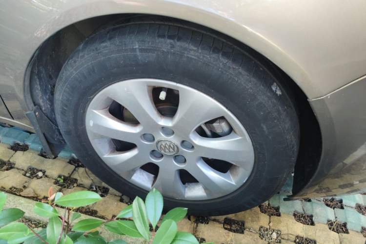 Used Buick Regal 2015 1.6T Leading Technology Model Right Front Wheel Hub