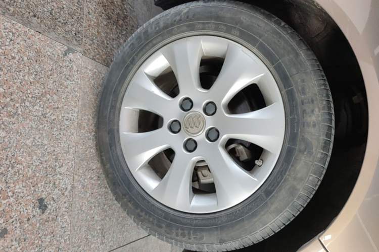 Used Buick Regal 2015 2.0L Leading Fashion Edition Right Front Wheel Hub