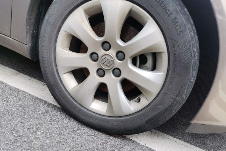 Used Buick Regal 2015 1.6T Elite Tech Model Right Front Wheel Hub