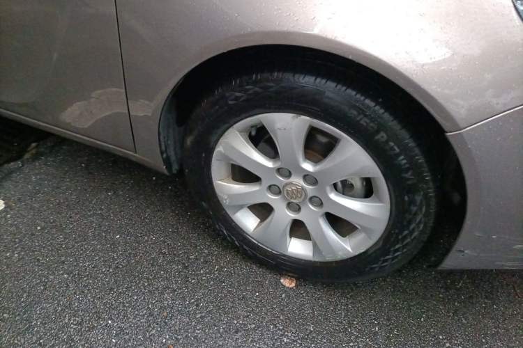 Used Buick Regal 2015 2.0L Elite Fashion Edition Right Front Wheel Hub