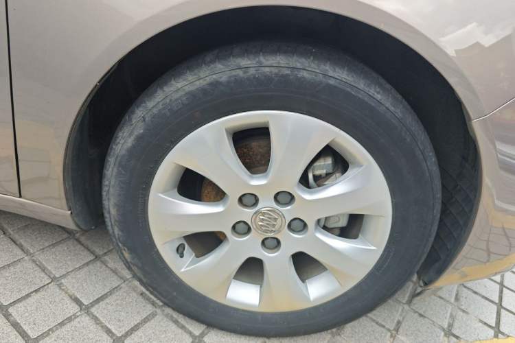 Used Buick Regal 2015 2.0L Elite Fashion Edition Right Front Wheel Hub
