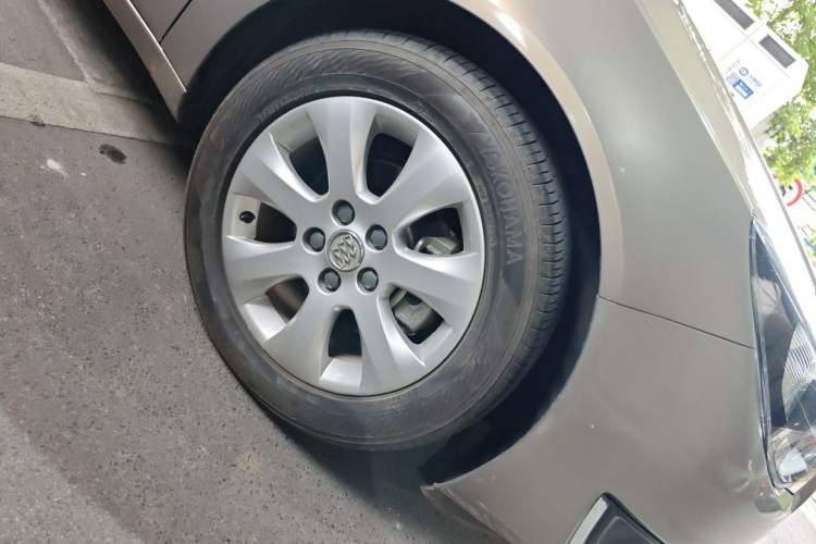 Used Buick Regal 2015 2.0L Leading Fashion Edition Right Front Wheel Hub