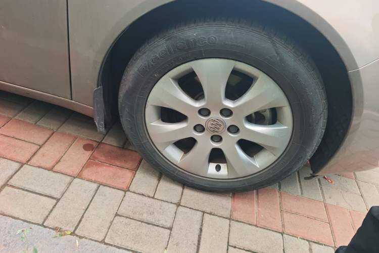 Used Buick Regal 2015 1.6T Elite Tech Model Right Front Wheel Hub