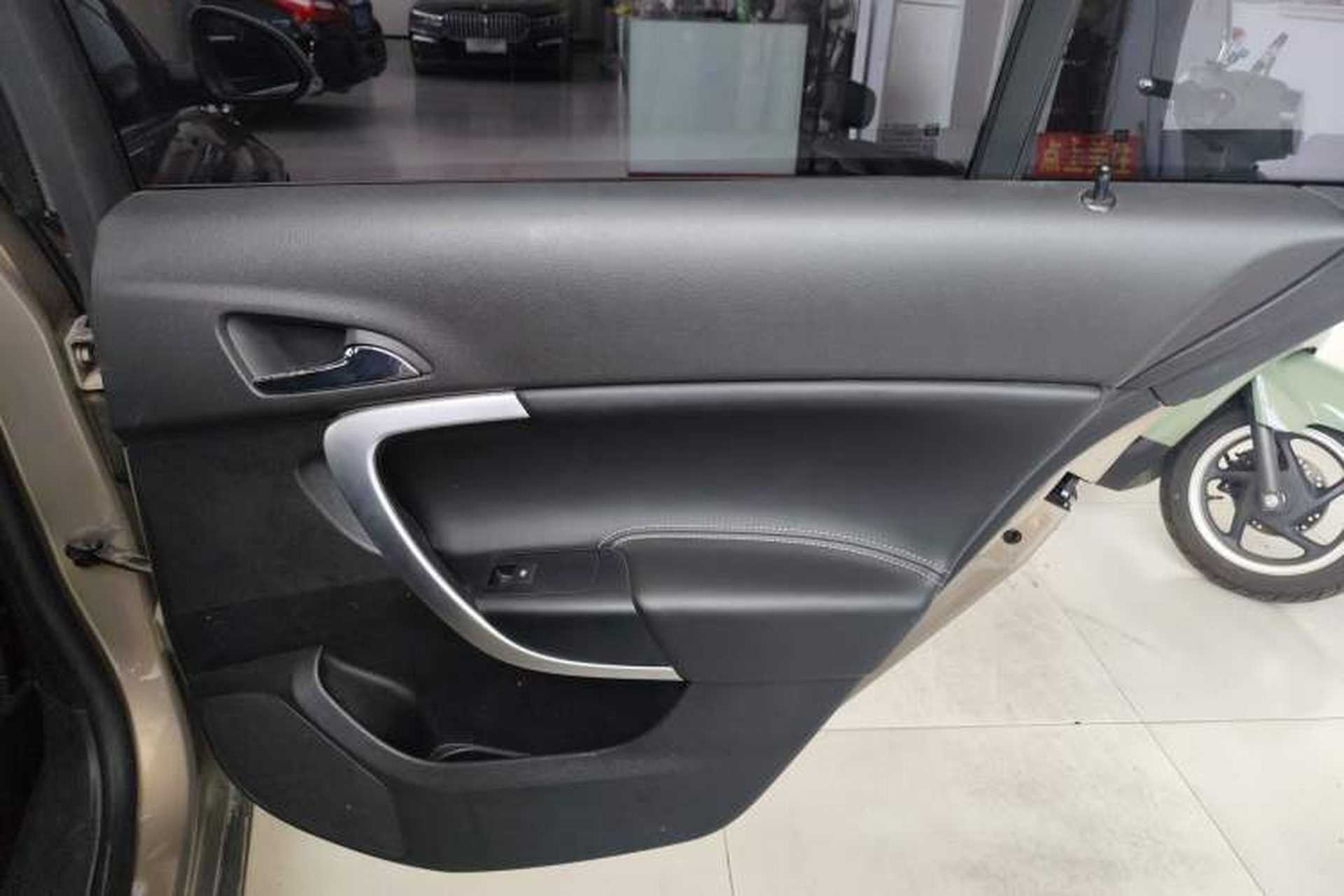 Used Buick Regal 2015 1.6T Leading Technology Model Right Rear Door Interior