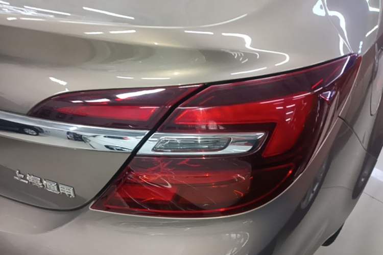 Used Buick Regal 2015 1.6T Leading Technology Model Right Rear Taillight