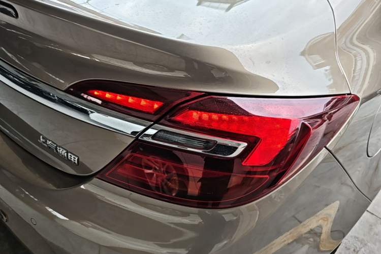 Used Buick Regal 2015 2.0L Leading Fashion Edition Right Rear Taillight