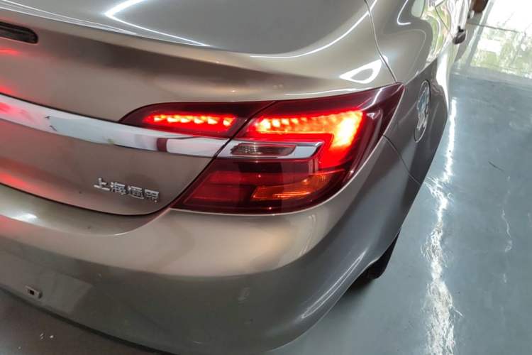 Used Buick Regal 2015 1.6T Leading Technology Model Right Rear Taillight