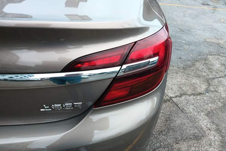 Used Buick Regal 2015 2.0L Leading Fashion Edition Right Rear Taillight
