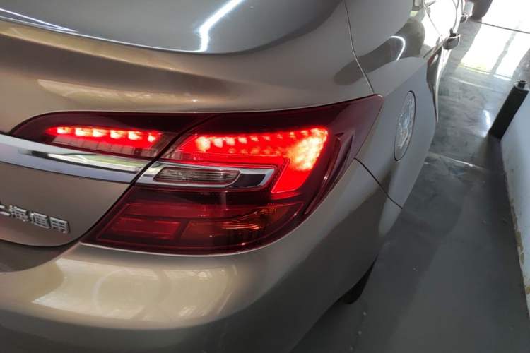 Used Buick Regal 2015 1.6T Leading Technology Model Right Rear Taillight