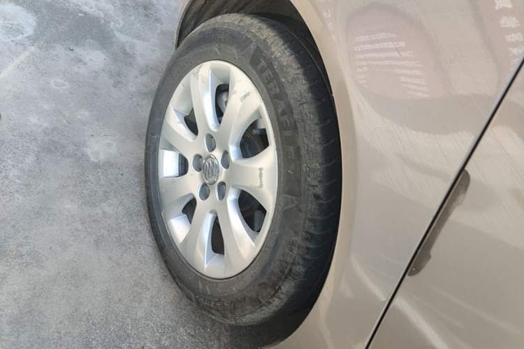 Used Buick Regal 2015 1.6T Leading Technology Model Right Rear Wheel Hub